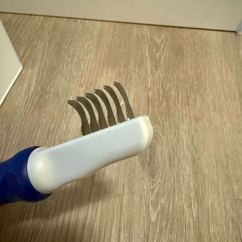 Pet brush/groomer